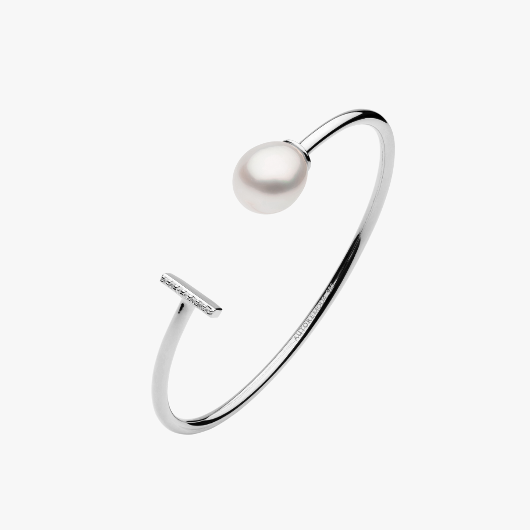 Ava Bangle