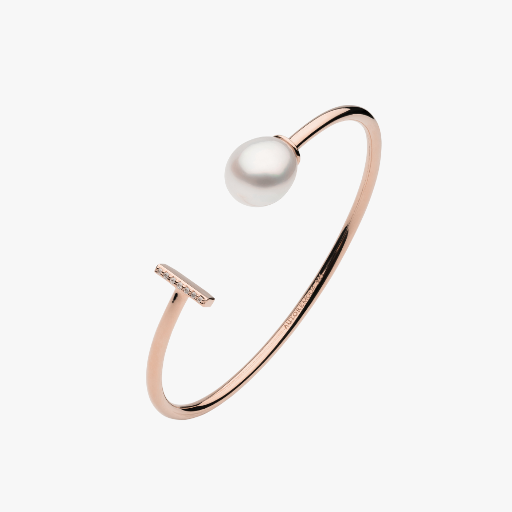 Ava Bangle