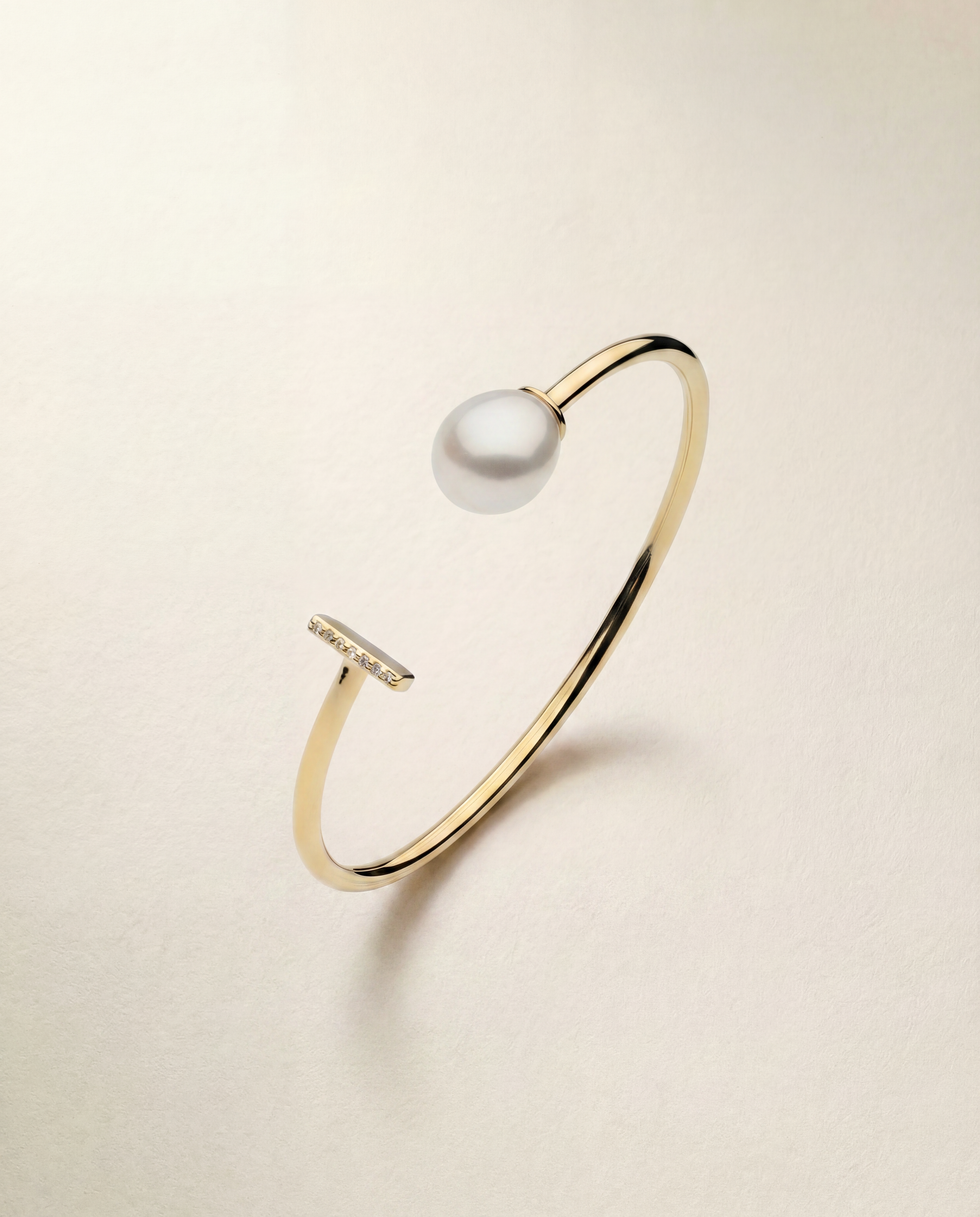 Ava Bangle