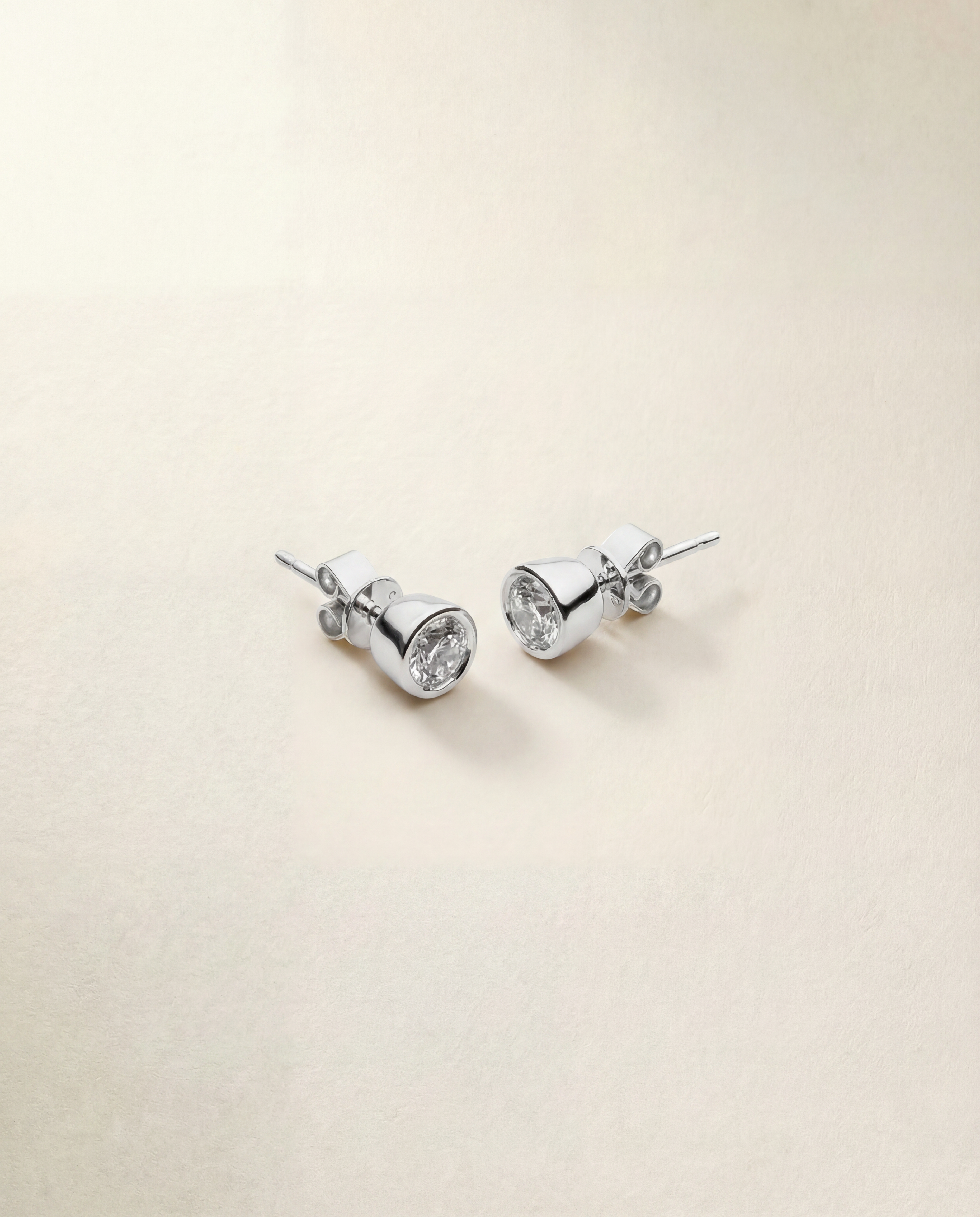 wite gold stud diamond earrings