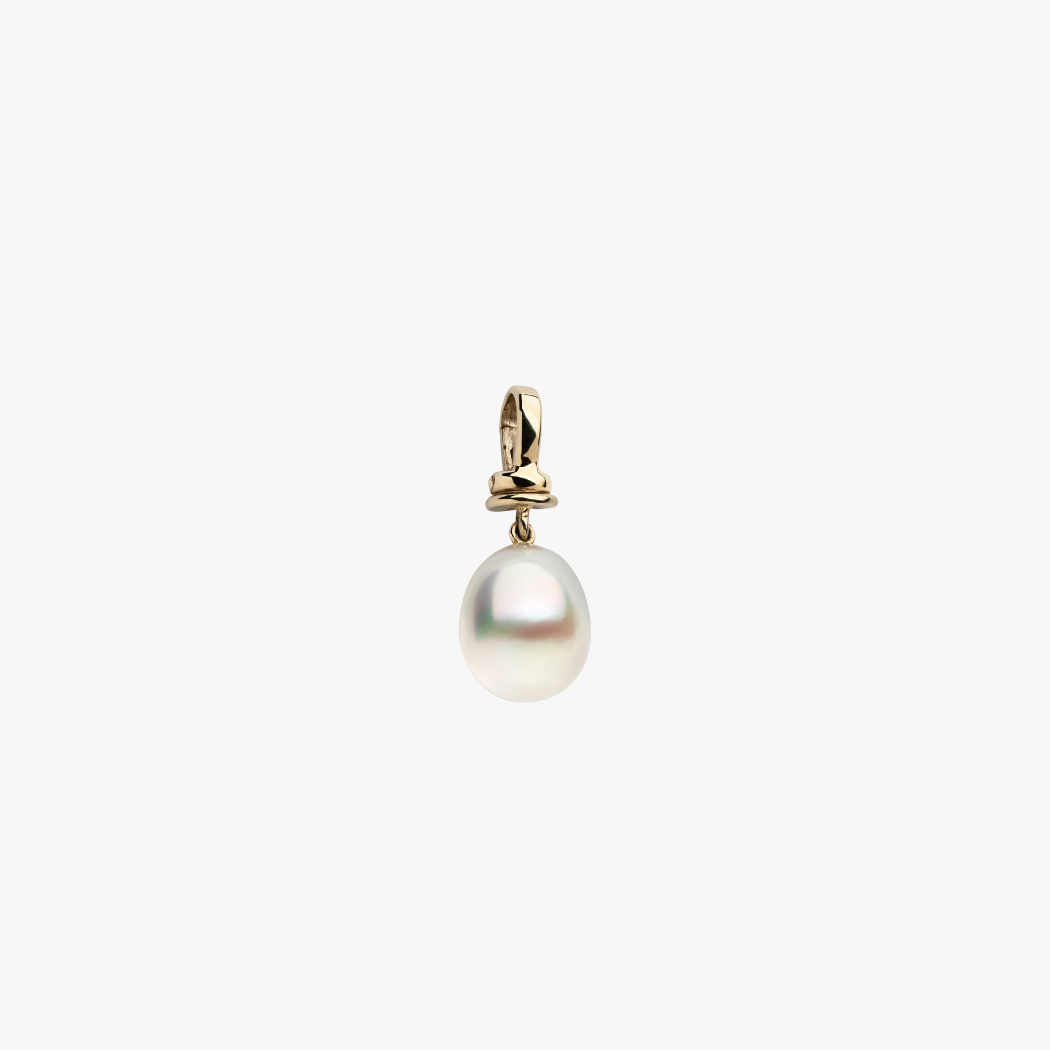 11mm South Sea pearl charm with 9k solid gold hinged clasp for personalising your own necklace or bracelet.