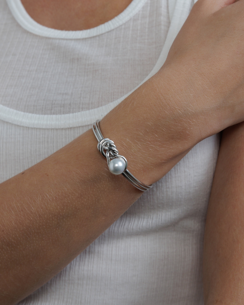 silver bracelet with pearl
