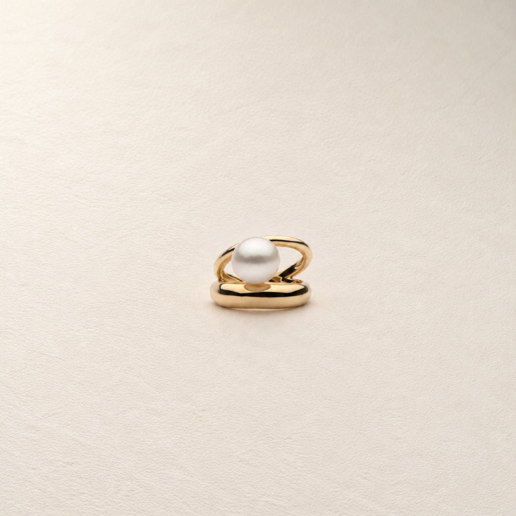 9k yellow gold split ring with south sea pearl