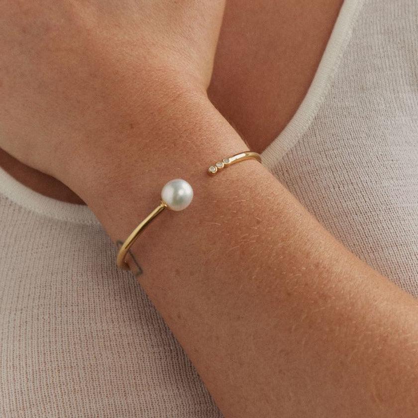 Am Bangle worn on wrist – gold bangle with South Sea pearl, Autore Moda