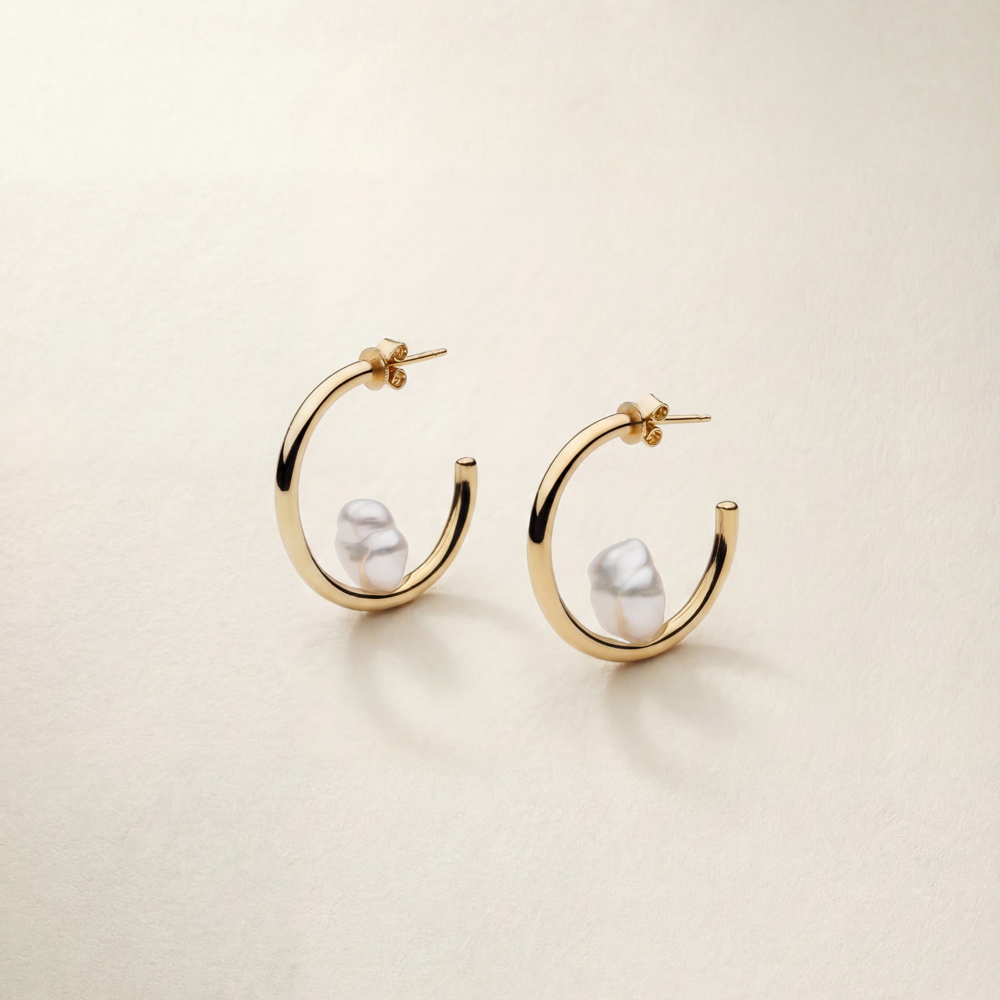 Camille Hoops – Keshi South Sea pearl hoop earrings, Autore Moda