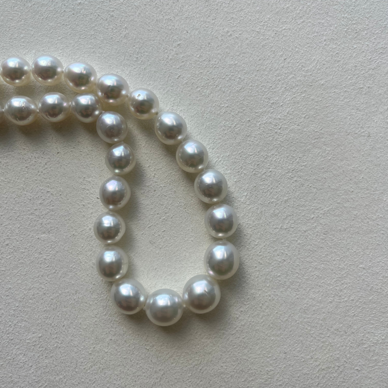 9-11mm Short Oval White Pink Silver C1+ South Sea Pearl Strand