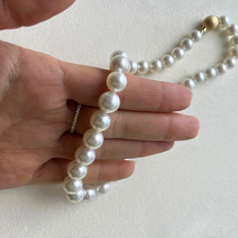 9-10mm Round White Silver Pink B2 South Sea Pearl Strand
