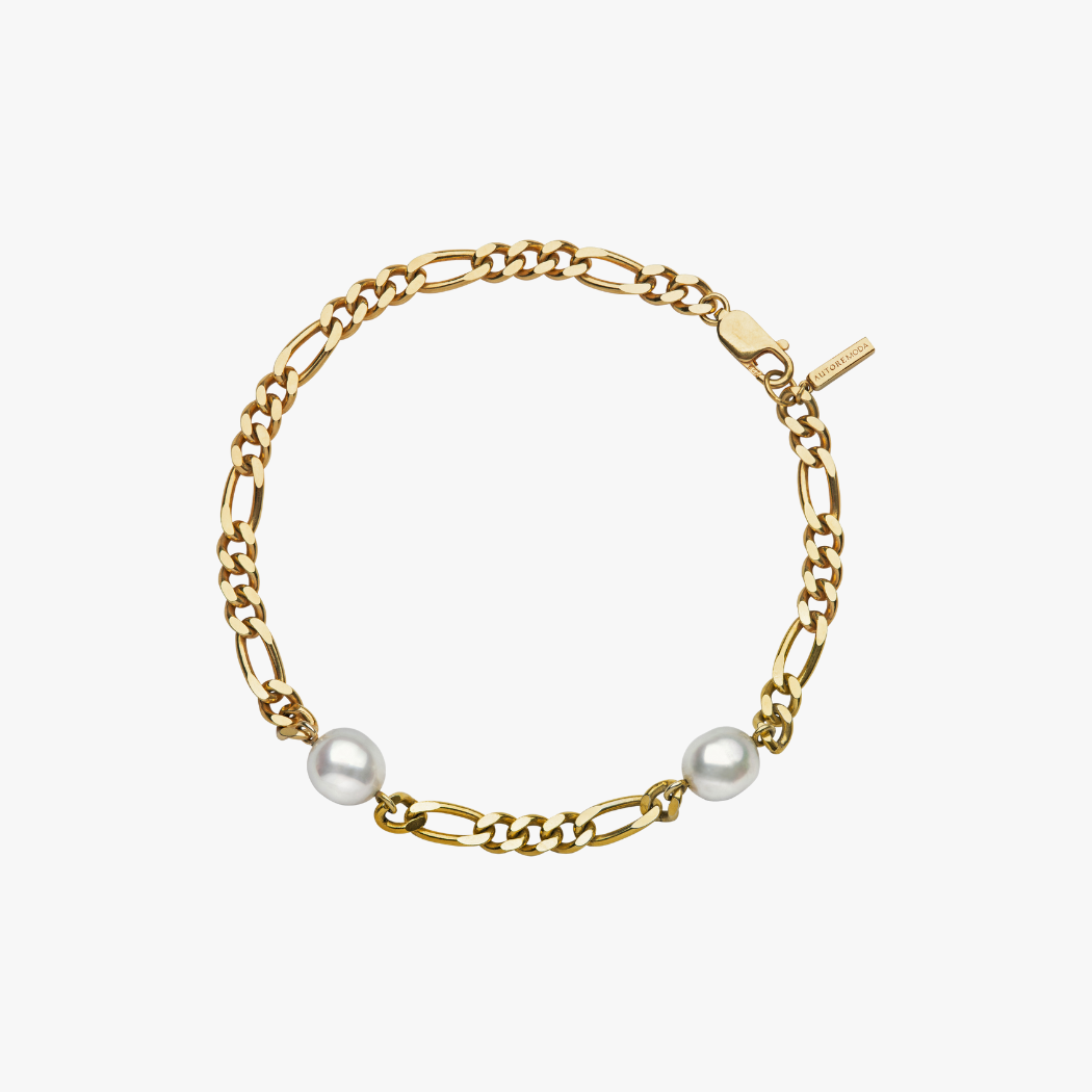 18k Gold Vermeil Italian-style chain anklet with South Sea pearls on a white background