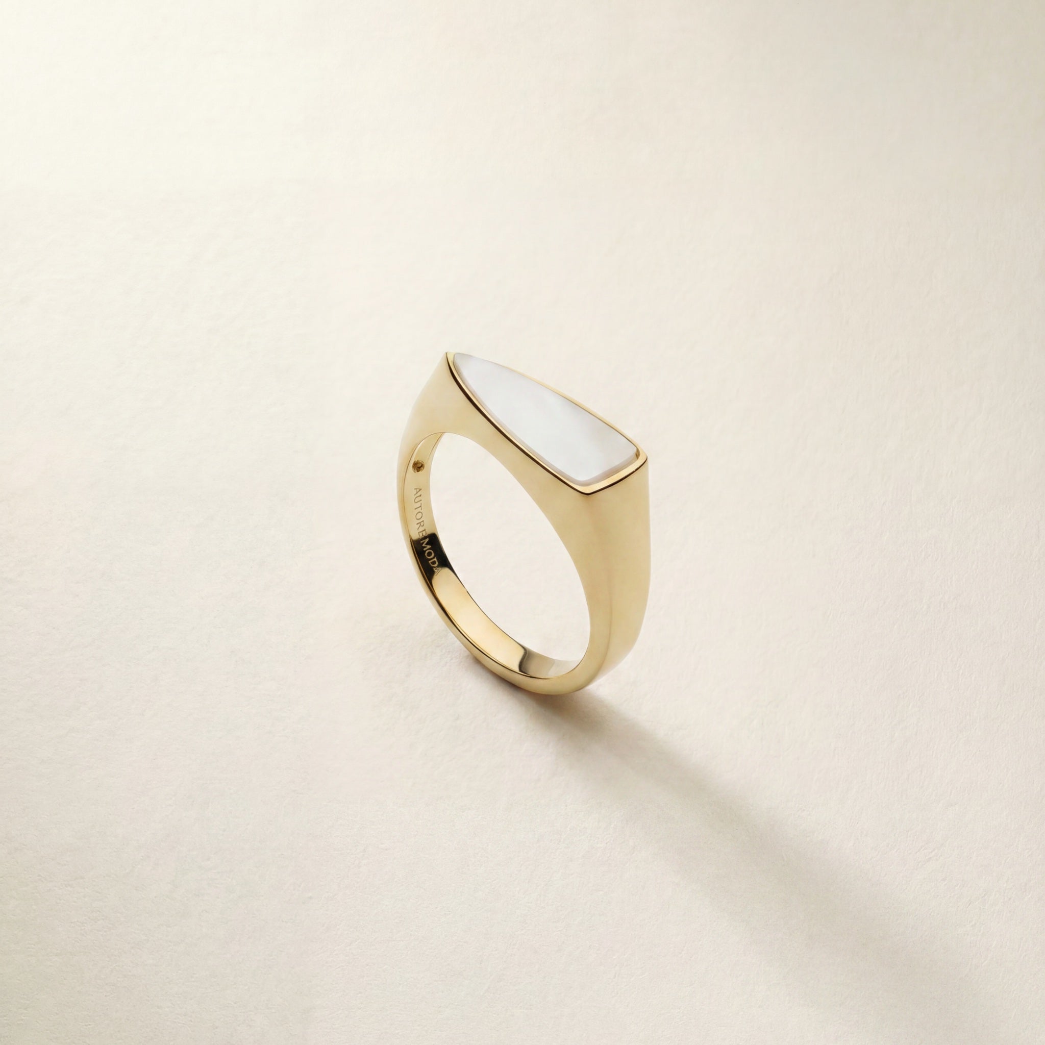 9k Solid Gold Hunter Ring – men's mother of pearl ring, Autore Moda