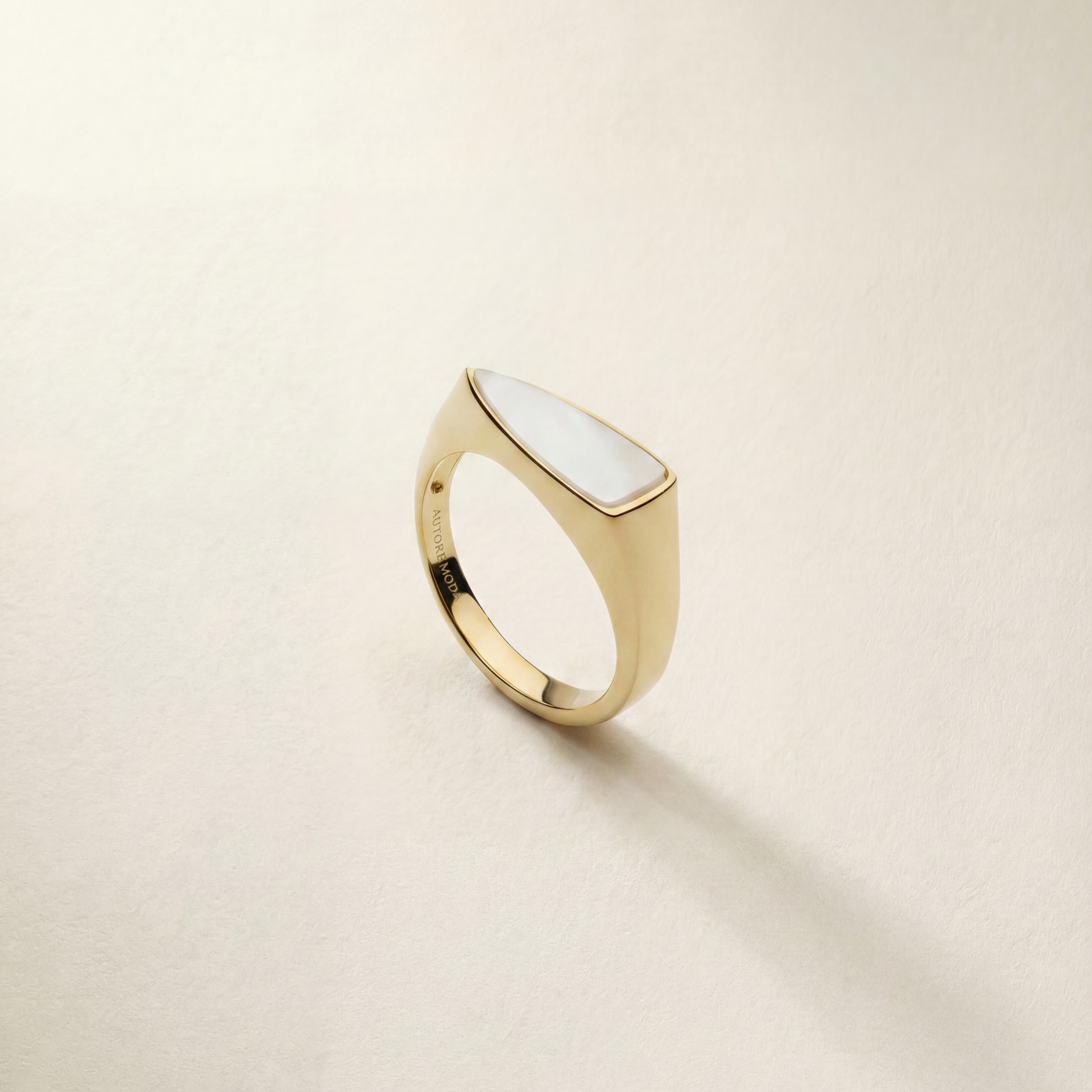 Hunter Ring in gold – men's mother of pearl ring, Autore Moda