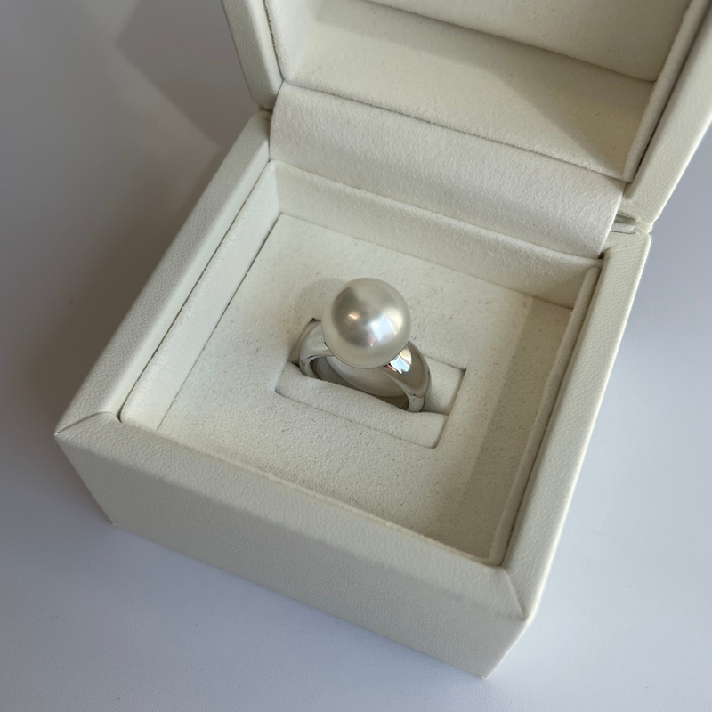 14mm White Gold Sofia Ring