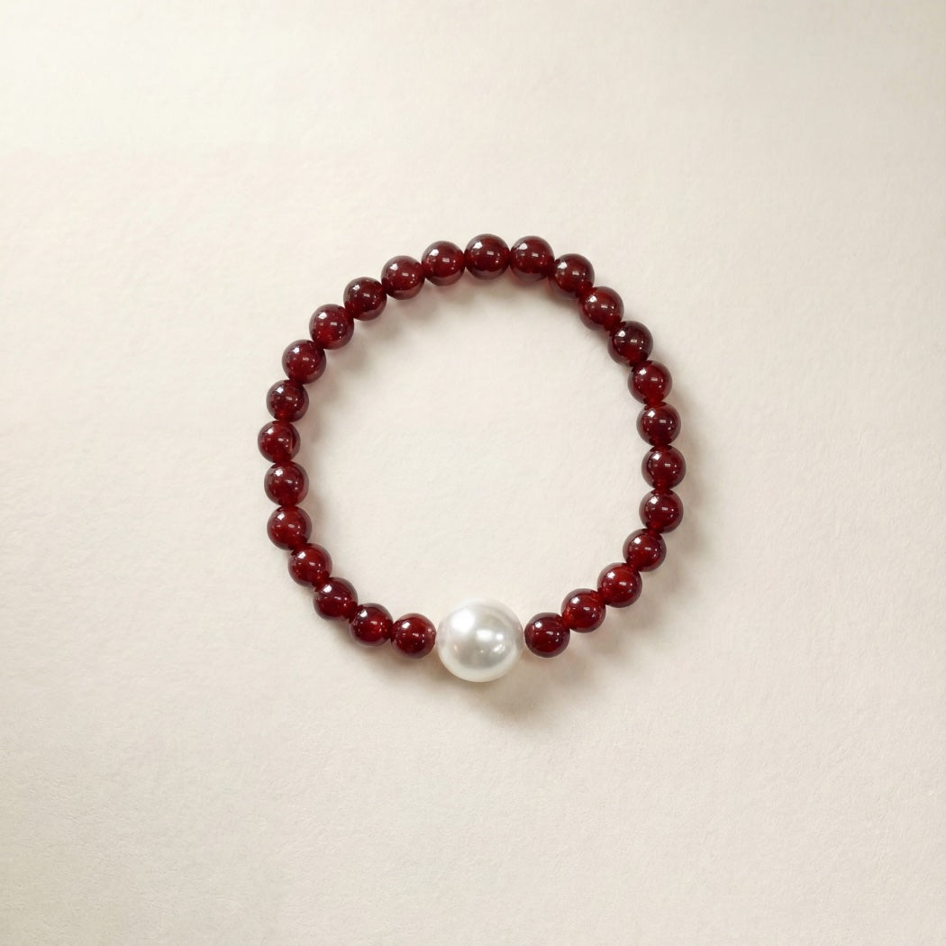Red Agate & Pearl Bead Bracelet – South Sea pearl and red agate bead bracelet, Autore Moda
