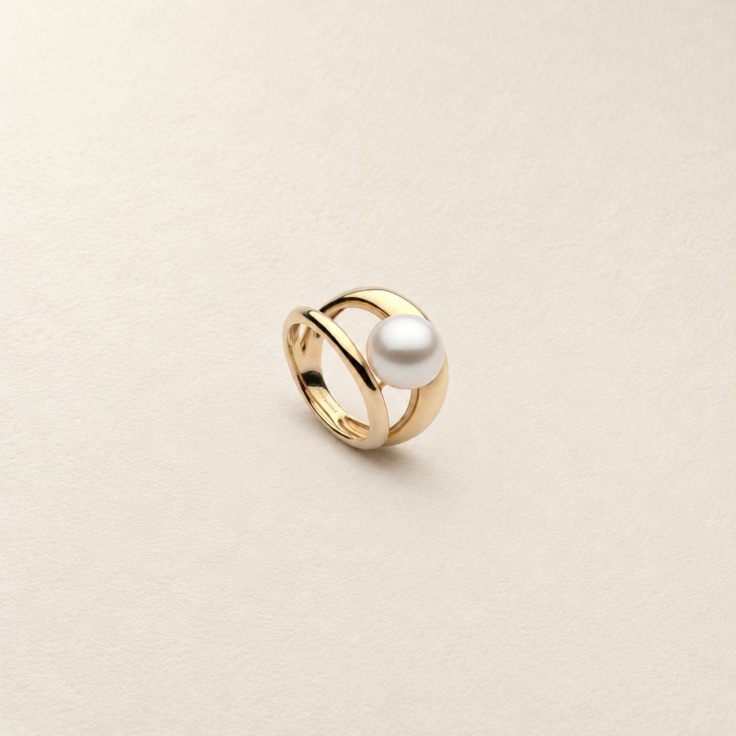 9k yellow gold split ring with south sea pearl 