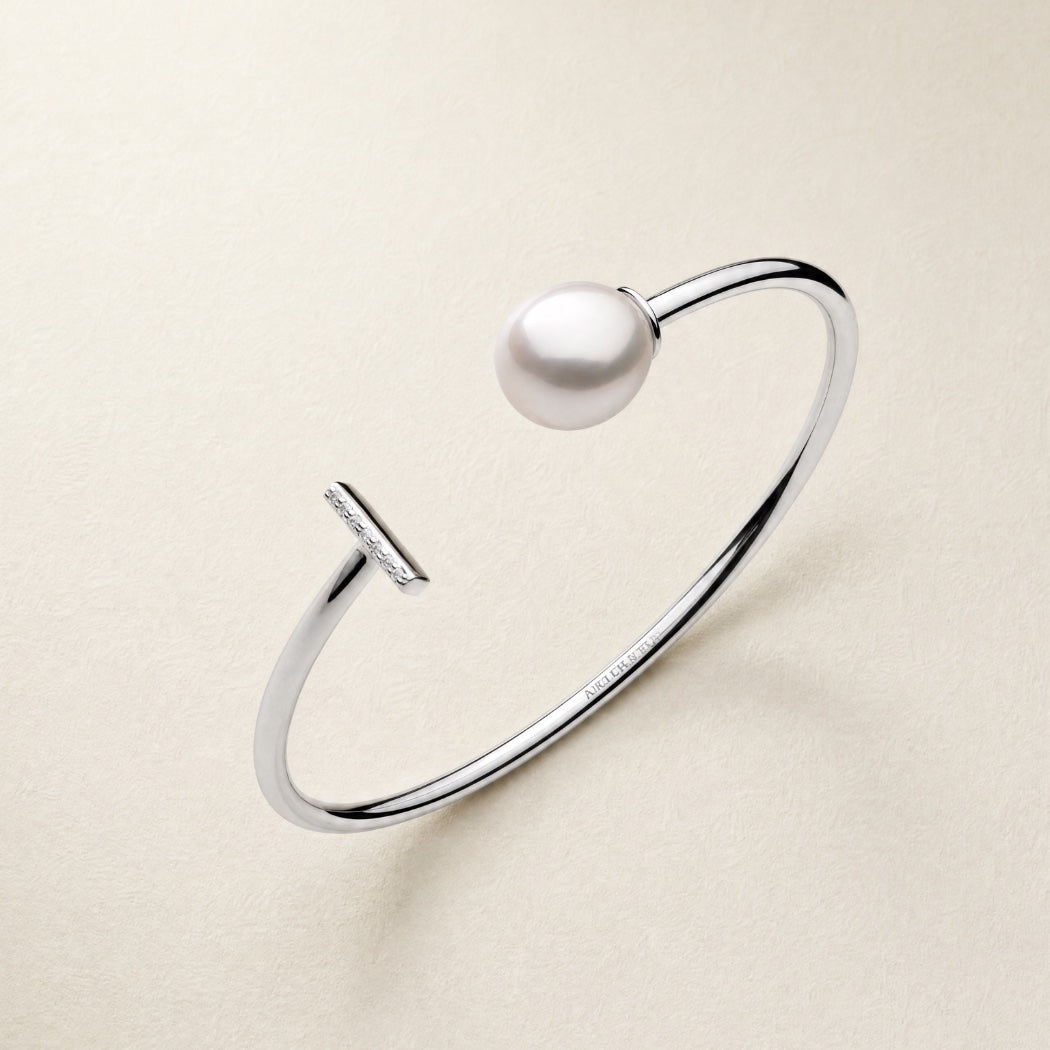 Ava Bangle – South Sea pearl bangle, Autore Moda