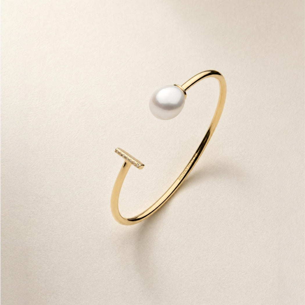 Ava Bangle