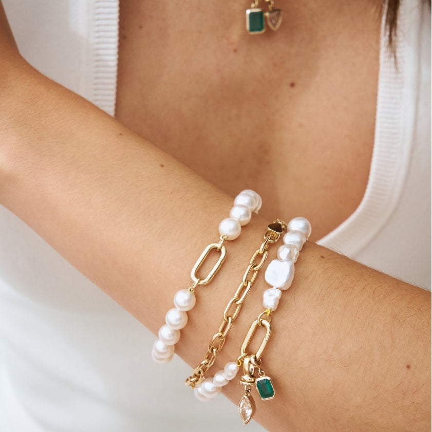 South Sea Round Pearl Bracelet worn on model – 9k gold South Sea pearl bracelet, Autore Moda